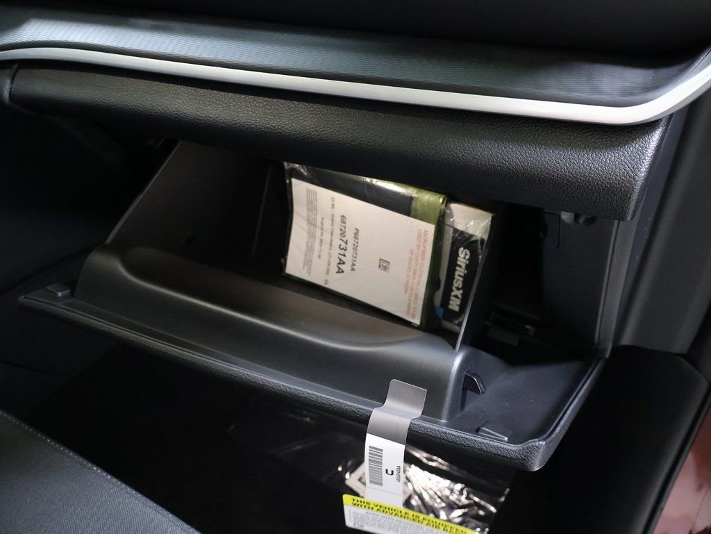 New 2025 Jeep Grand Cherokee L Laredo w/ Luxury Tech Group I image 22