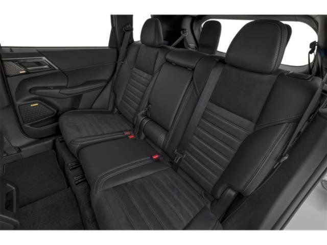 Used 2025 Mitsubishi Outlander SE image 12