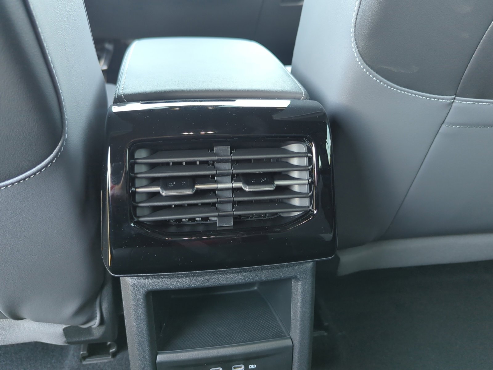 New 2025 Volkswagen ID.4 Pro image 30