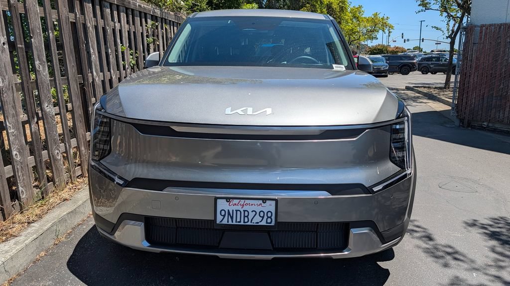 Used 2024 Kia EV9 Light Long Range RWD image 6