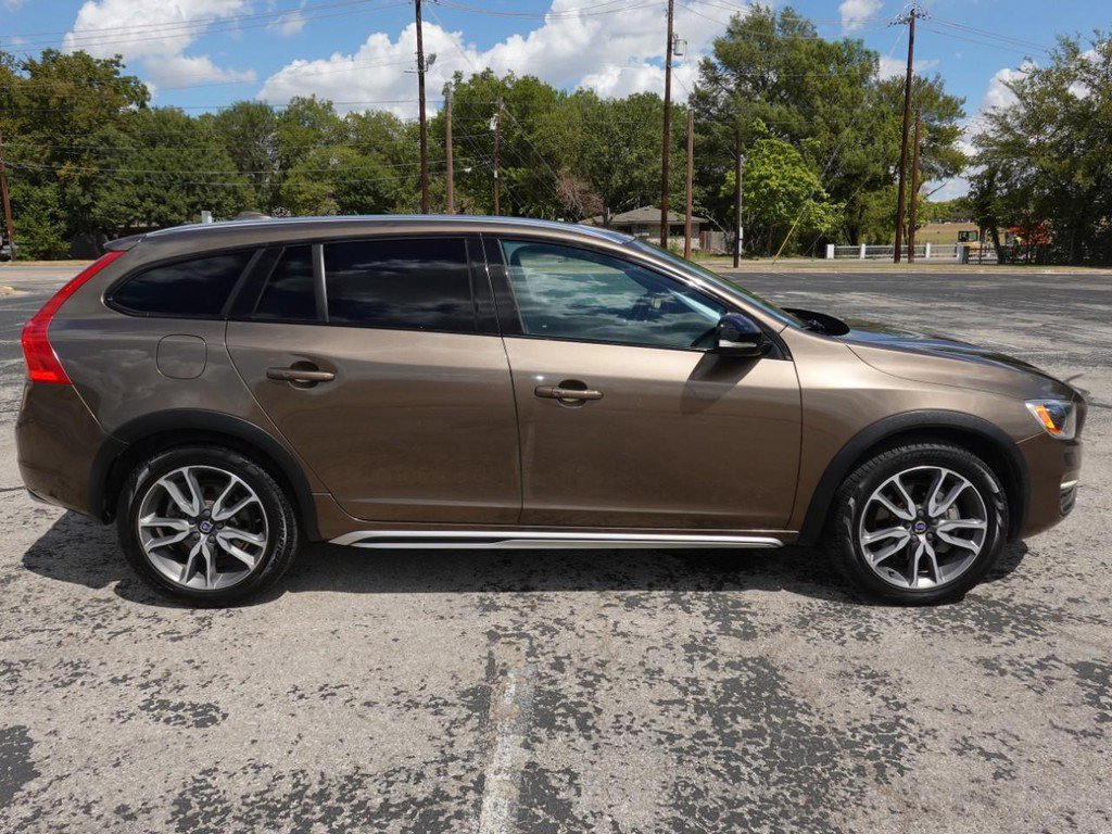 Used 2016 Volvo V60 T5 Cross Country Platinum image 8