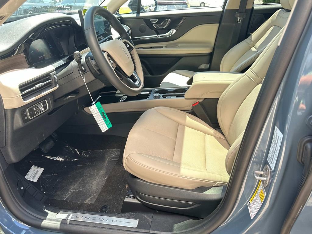 New 2025 Lincoln Corsair Grand Touring w/ Rear Removable Package Tray image 9