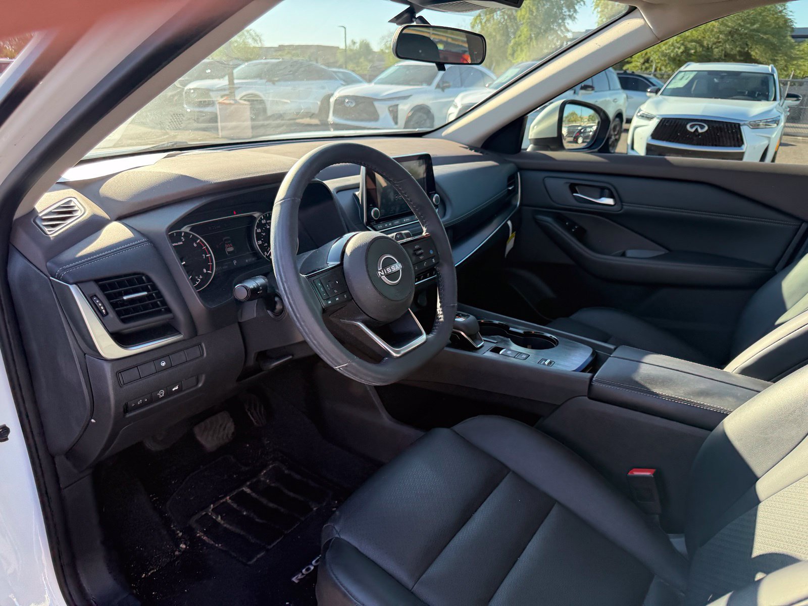 Used 2023 Nissan Rogue SV w/ SV Premium B Package FWD image 14