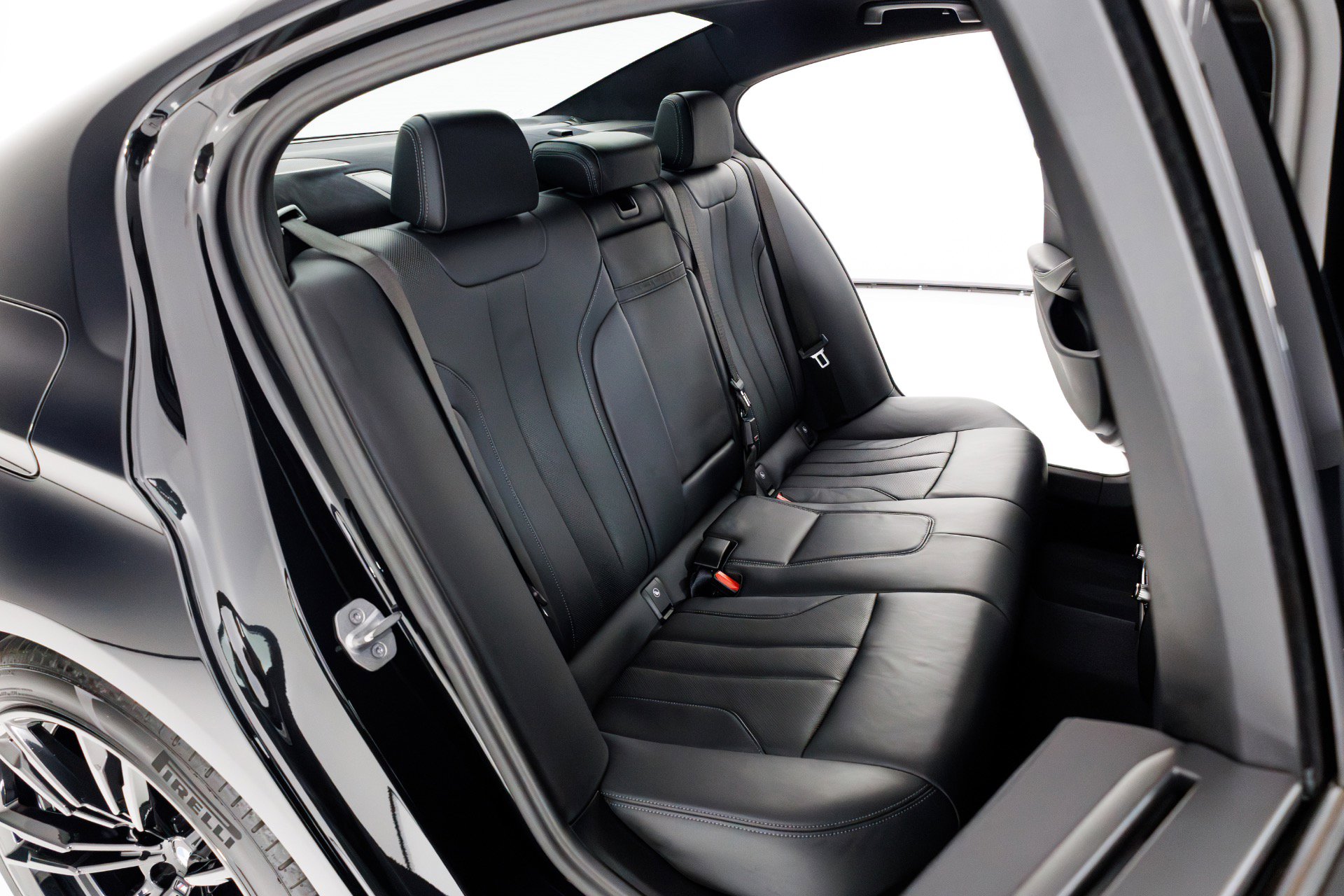 Used 2023 BMW M5 w/ Executive Package image 41