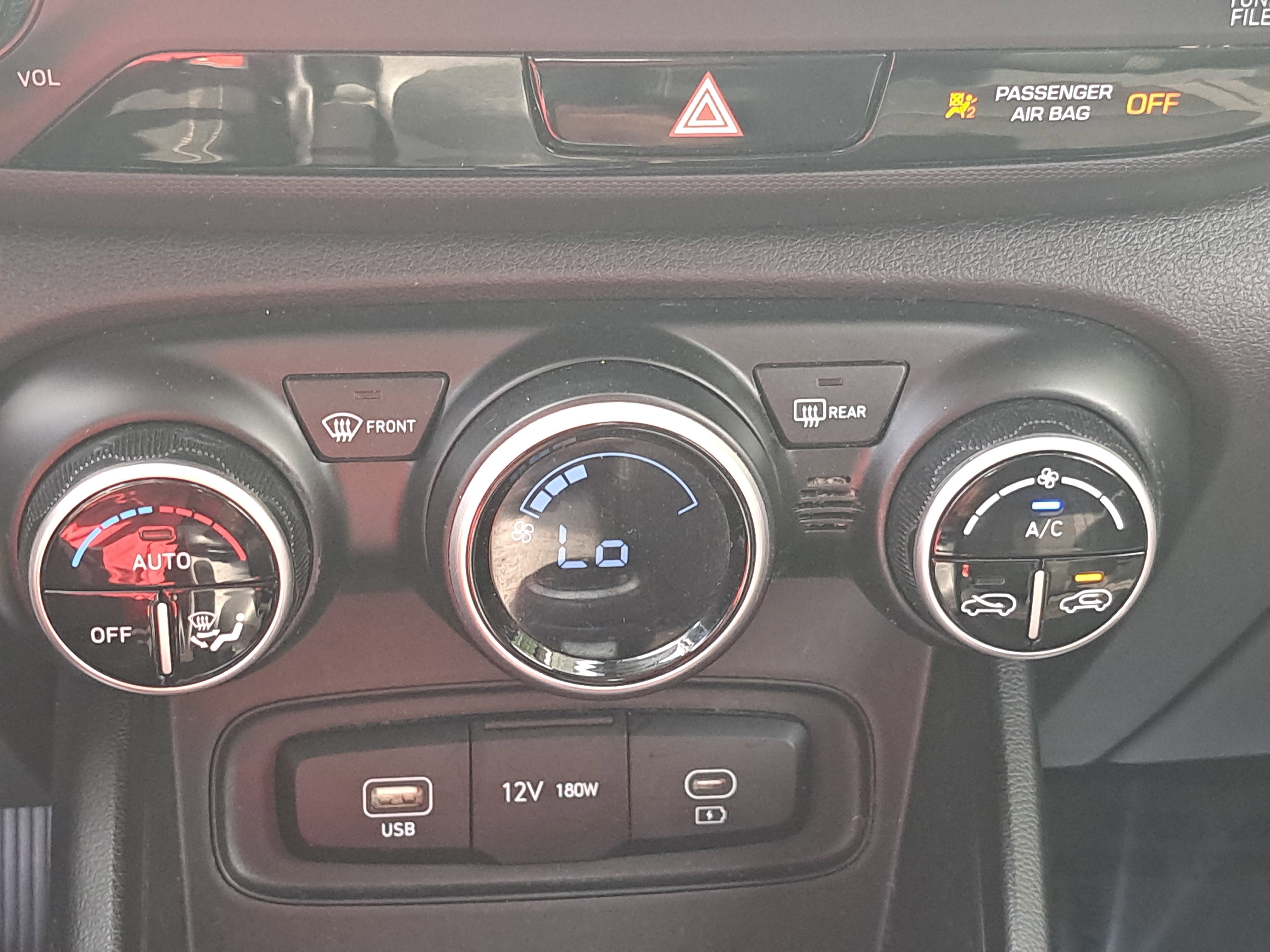 Used 2023 Hyundai Venue SEL FWD image 21