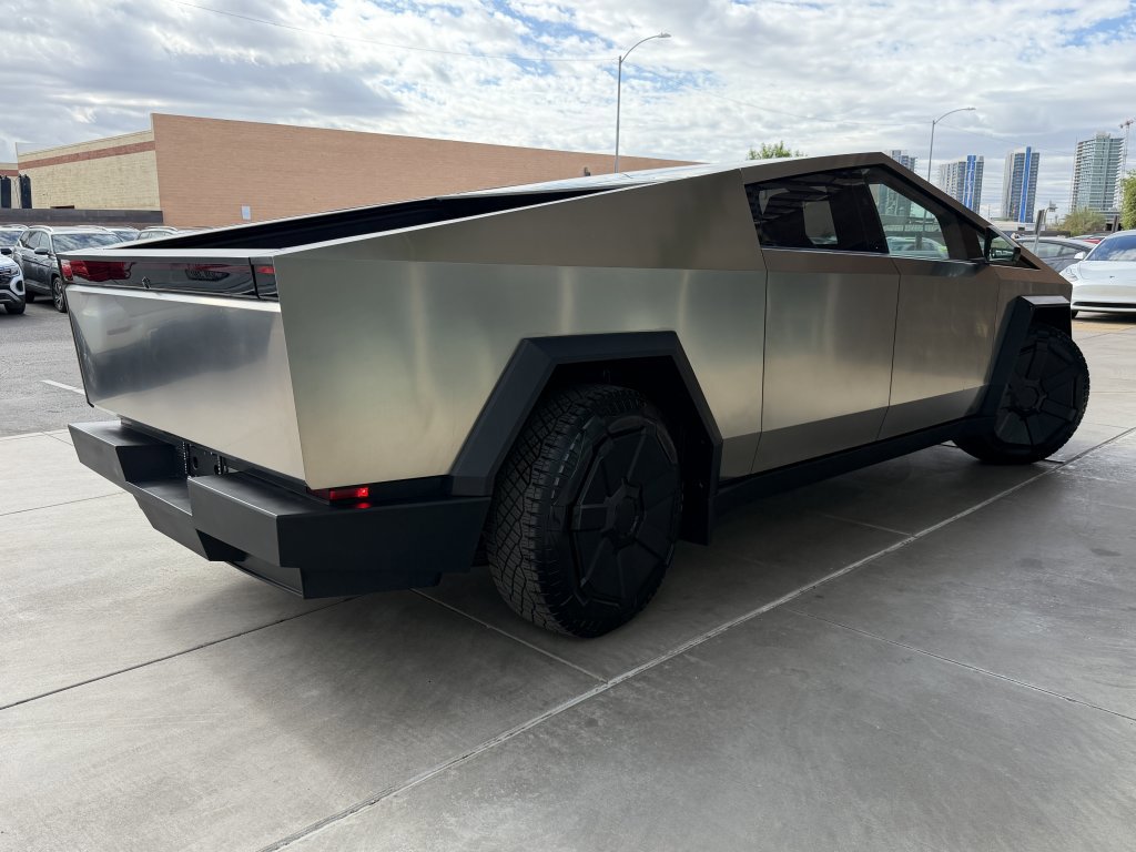 Used 2024 Tesla Cybertruck AWD Crew Cab image 4