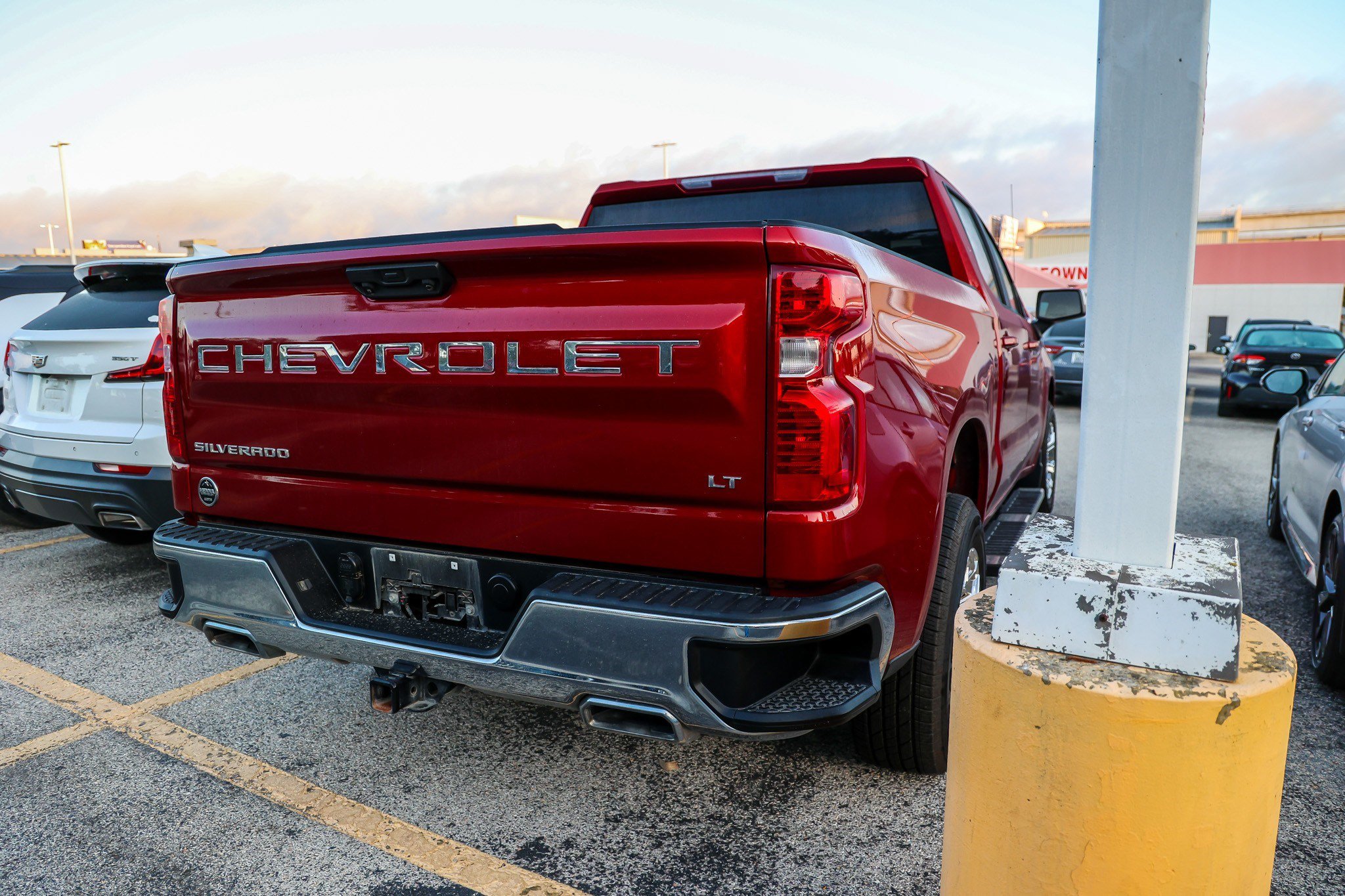 Used 2023 Chevrolet Silverado 1500 LT w/ Z71 Off-Road Package AWD/4WD image 9
