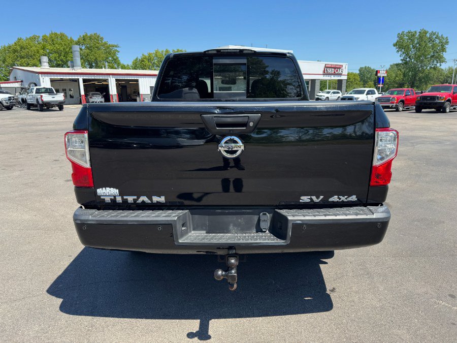 Used 2017 Nissan Titan PRO-4X AWD/4WD image 4