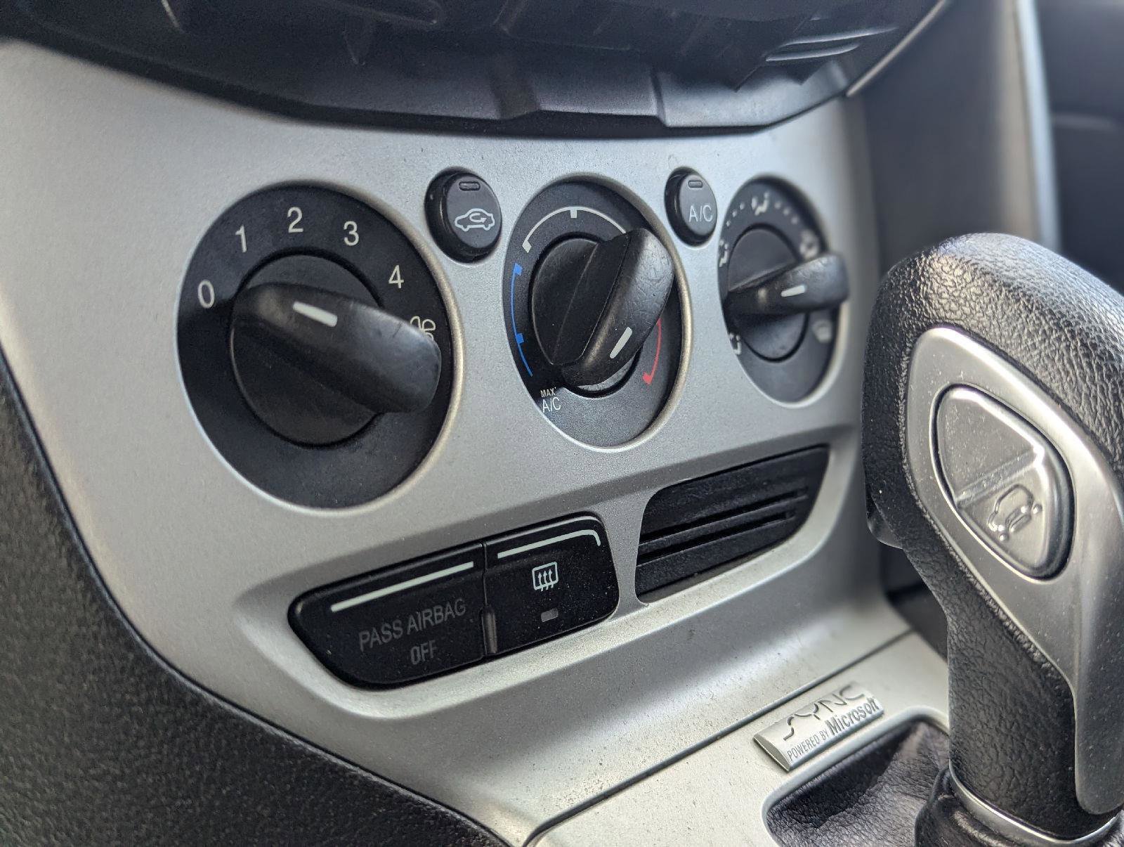 Used 2013 Ford Focus SE FWD image 16