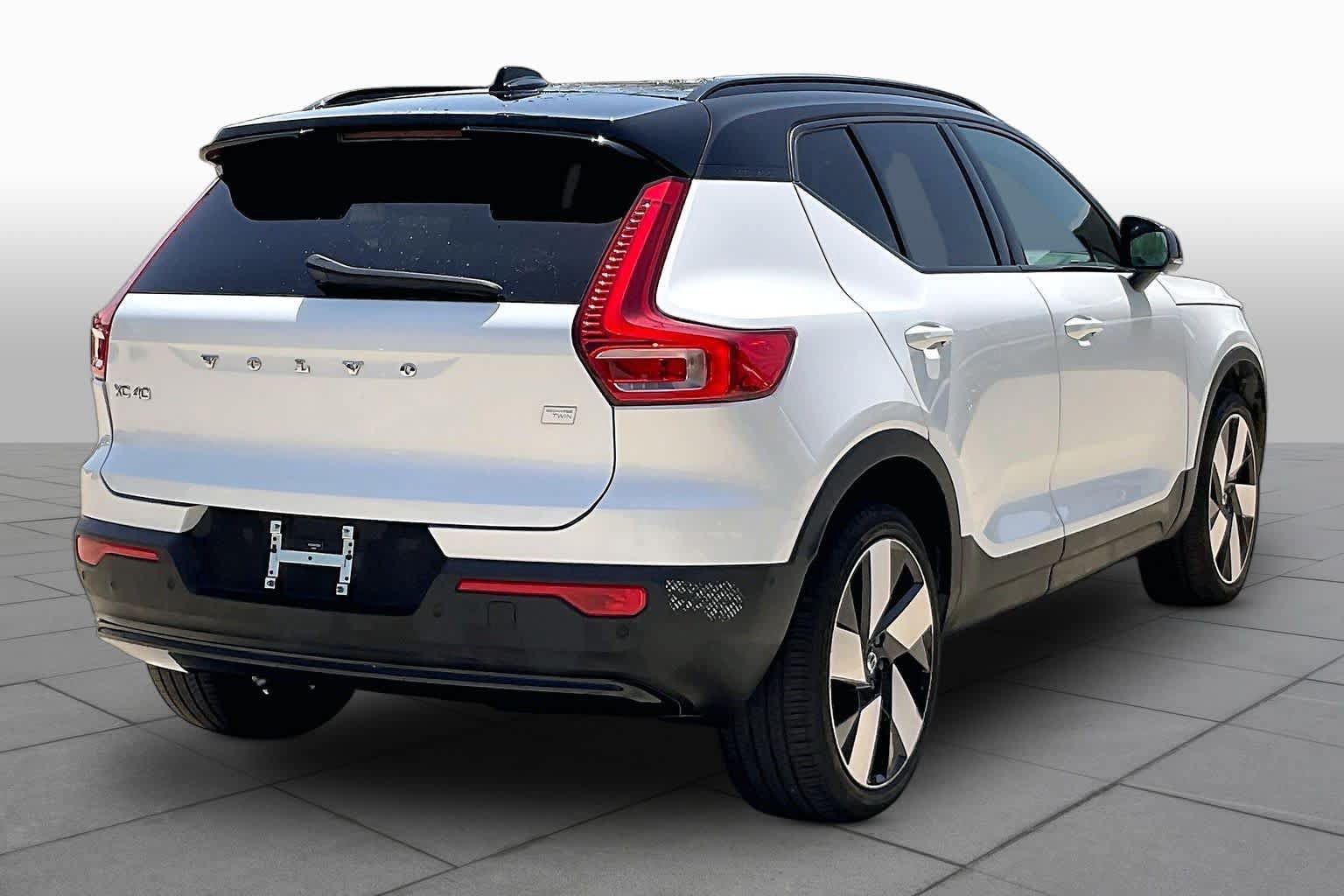 Used 2023 Volvo XC40 Recharge Ultimate AWD/4WD image 12