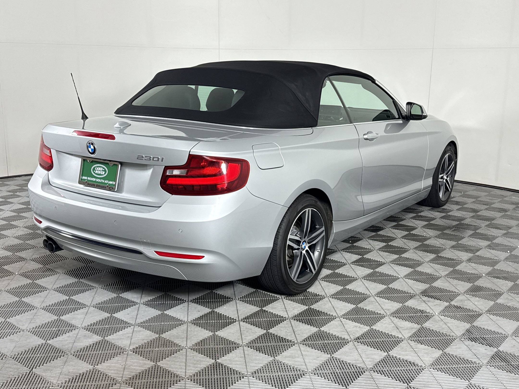 Used 2017 BMW 230i Convertible RWD image 9