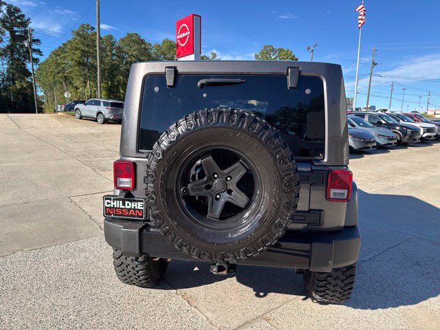Used 2018 Jeep Wrangler Unlimited Sahara AWD/4WD image 7