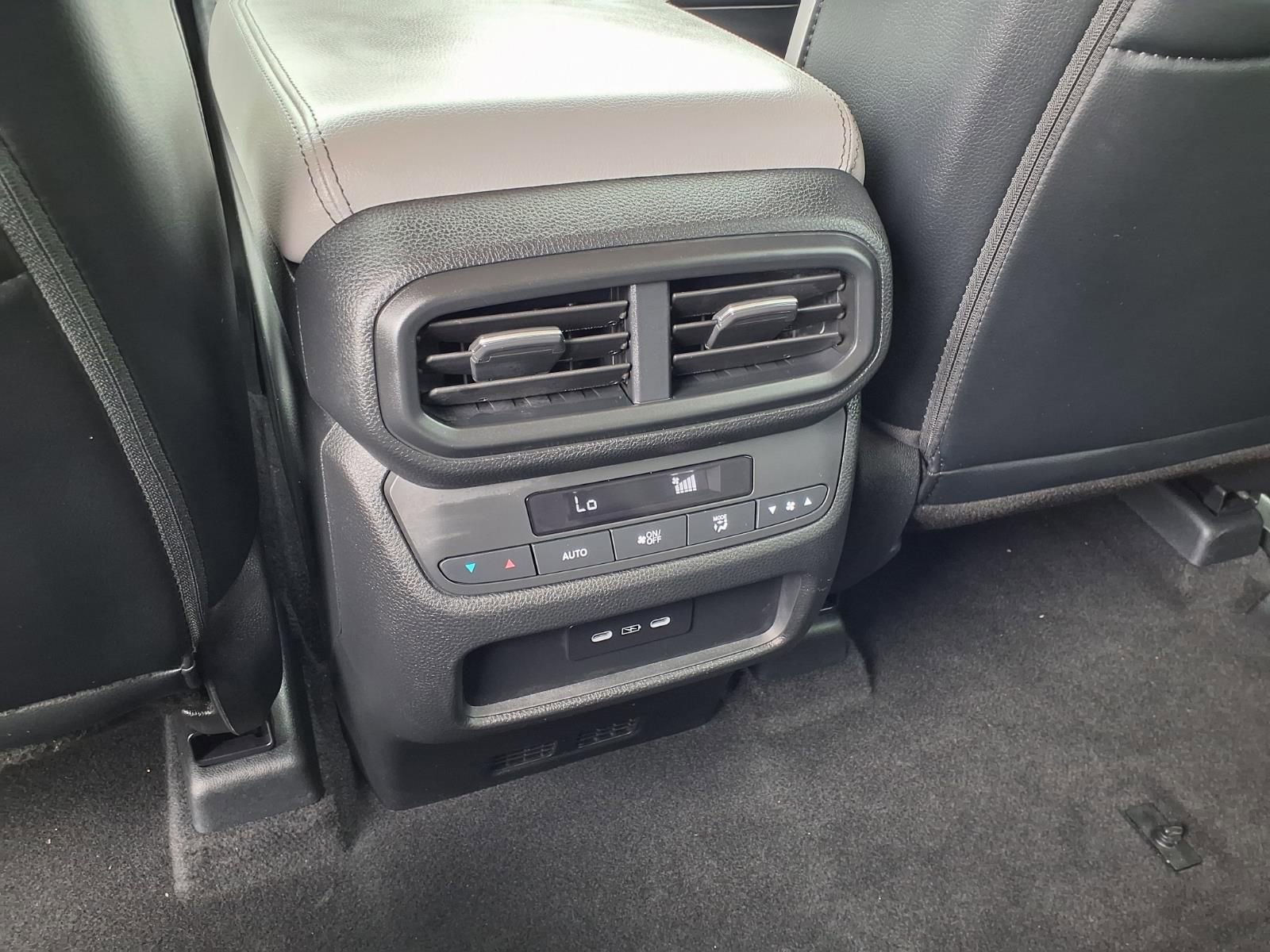 Used 2025 Honda Pilot Touring image 13