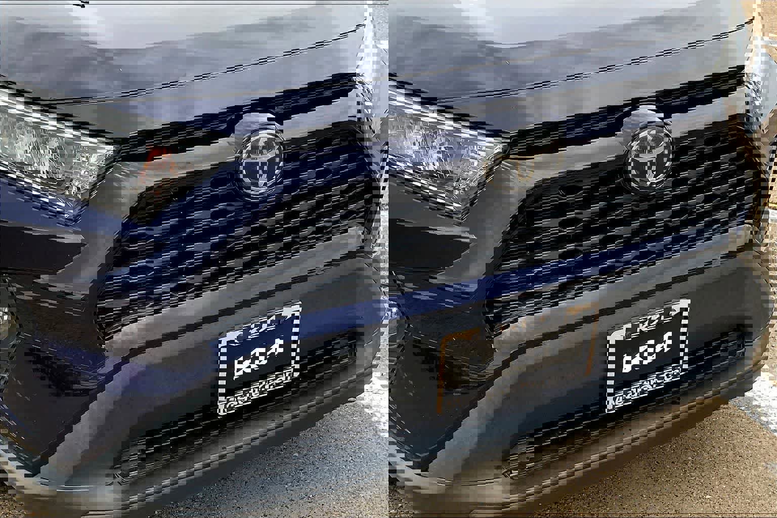 Used 2020 Toyota RAV4 XLE Premium image 33