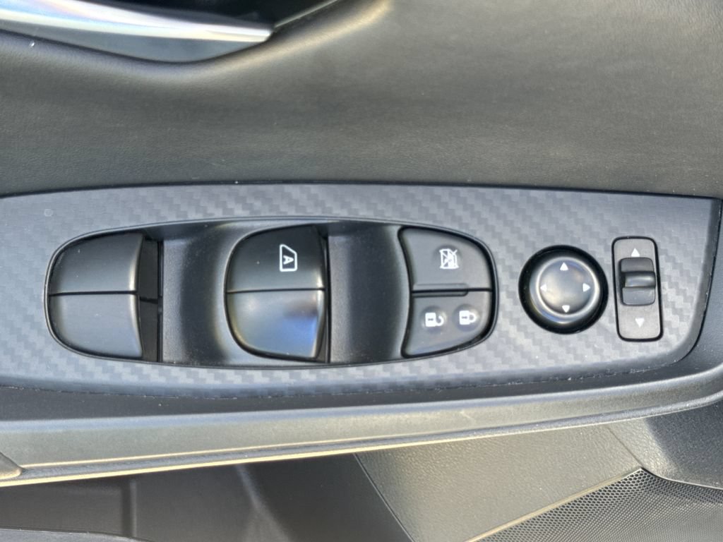 Used 2025 Nissan Sentra SV FWD image 14