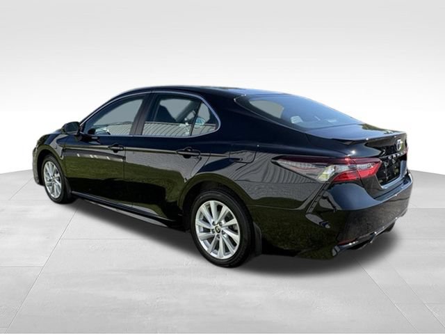 Used 2023 Toyota Camry SE FWD image 2