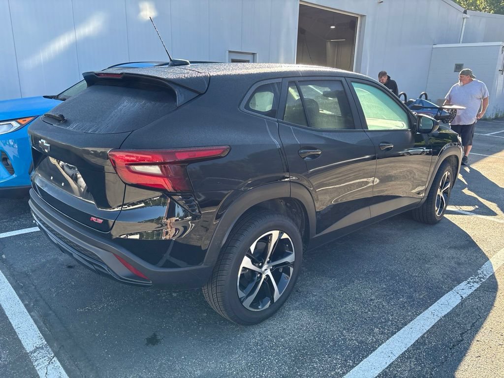 Used 2024 Chevrolet Trax RS FWD image 5