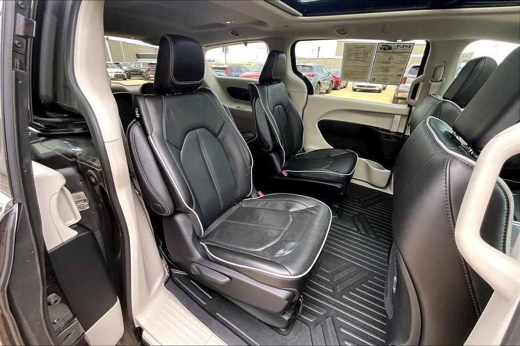 Used 2023 Chrysler Pacifica Limited image 27