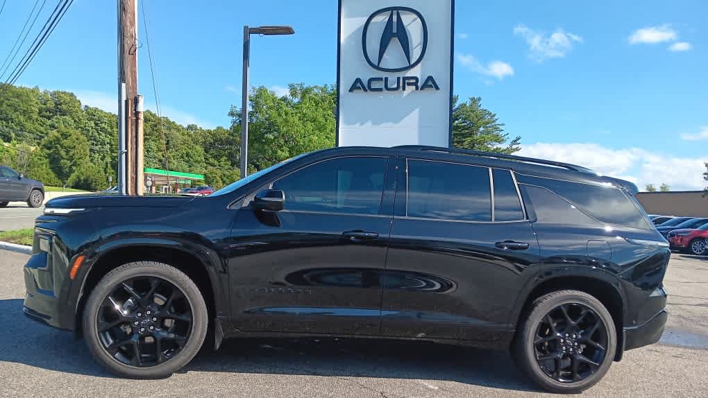 Used 2024 Chevrolet Traverse RS AWD/4WD image 2