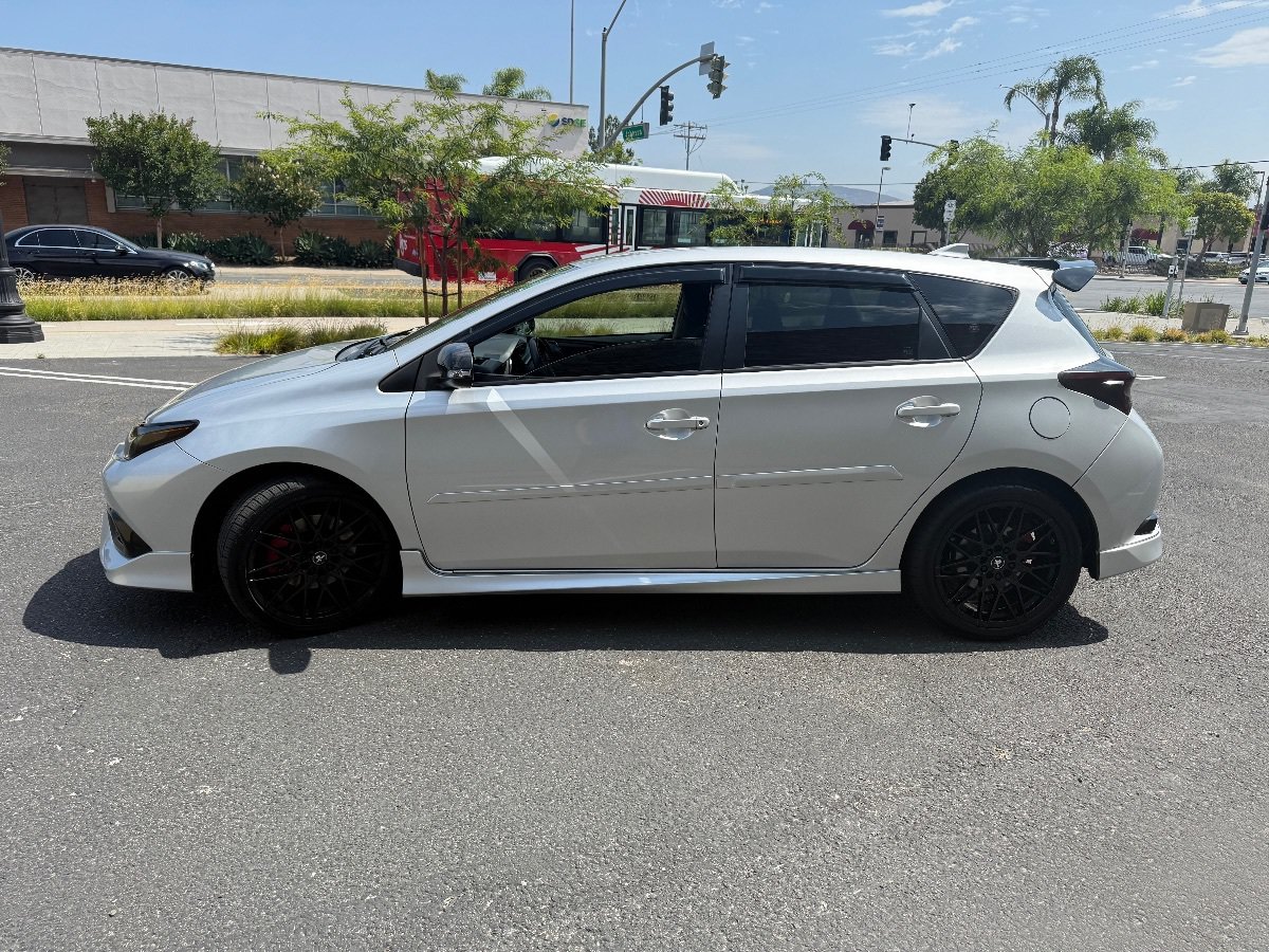 Used 2018 Toyota Corolla iM w/ Carpet Mat Package (TMS) FWD image 4