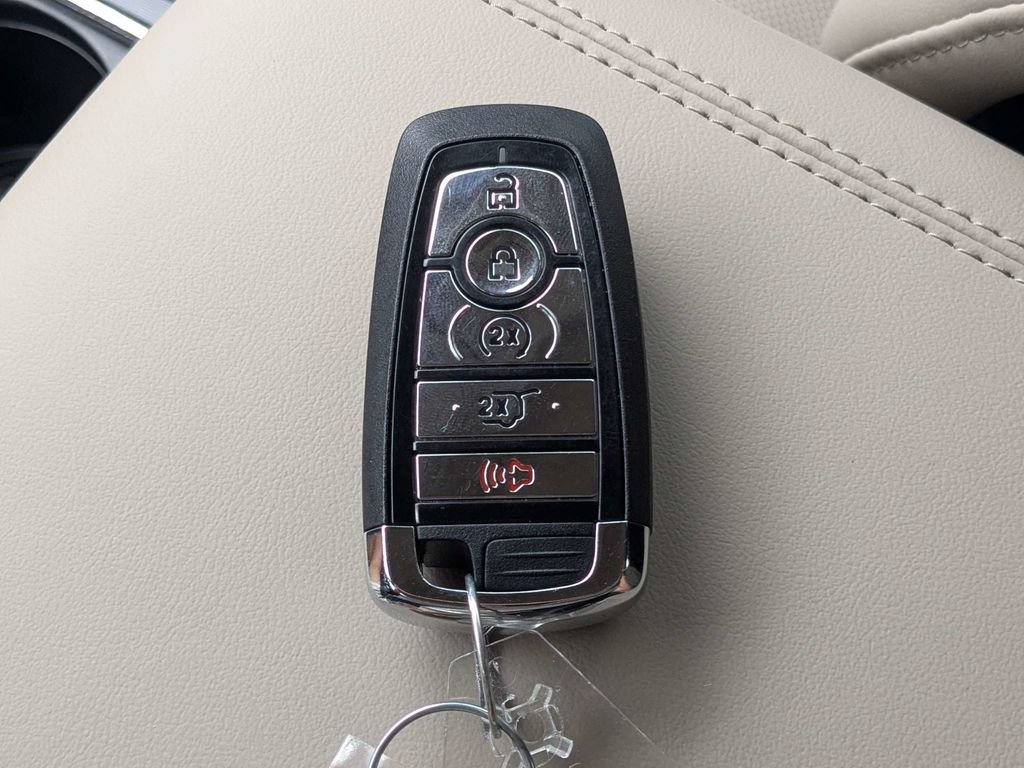 Used 2026 Lincoln Corsair Premiere FWD image 32