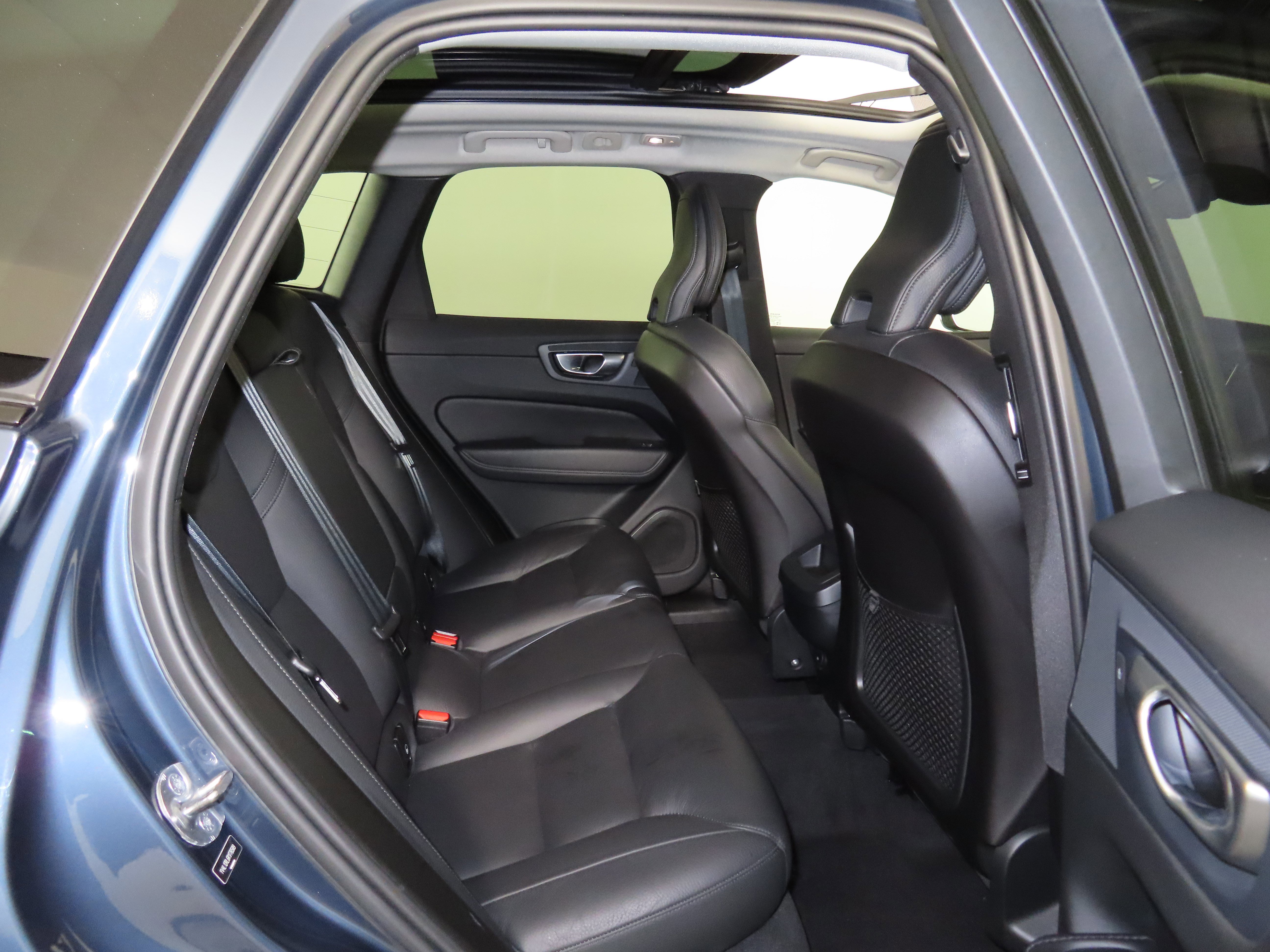 Used 2024 Volvo XC60 B5 Plus image 31