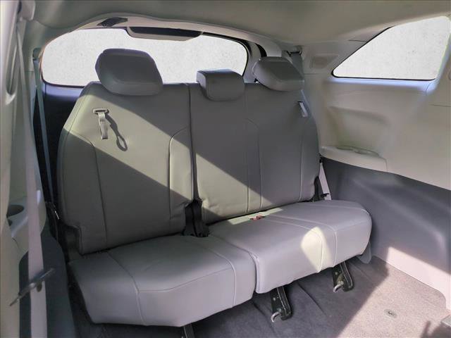 Used 2022 Toyota Sienna XLE w/ XLE Plus Package FWD image 23
