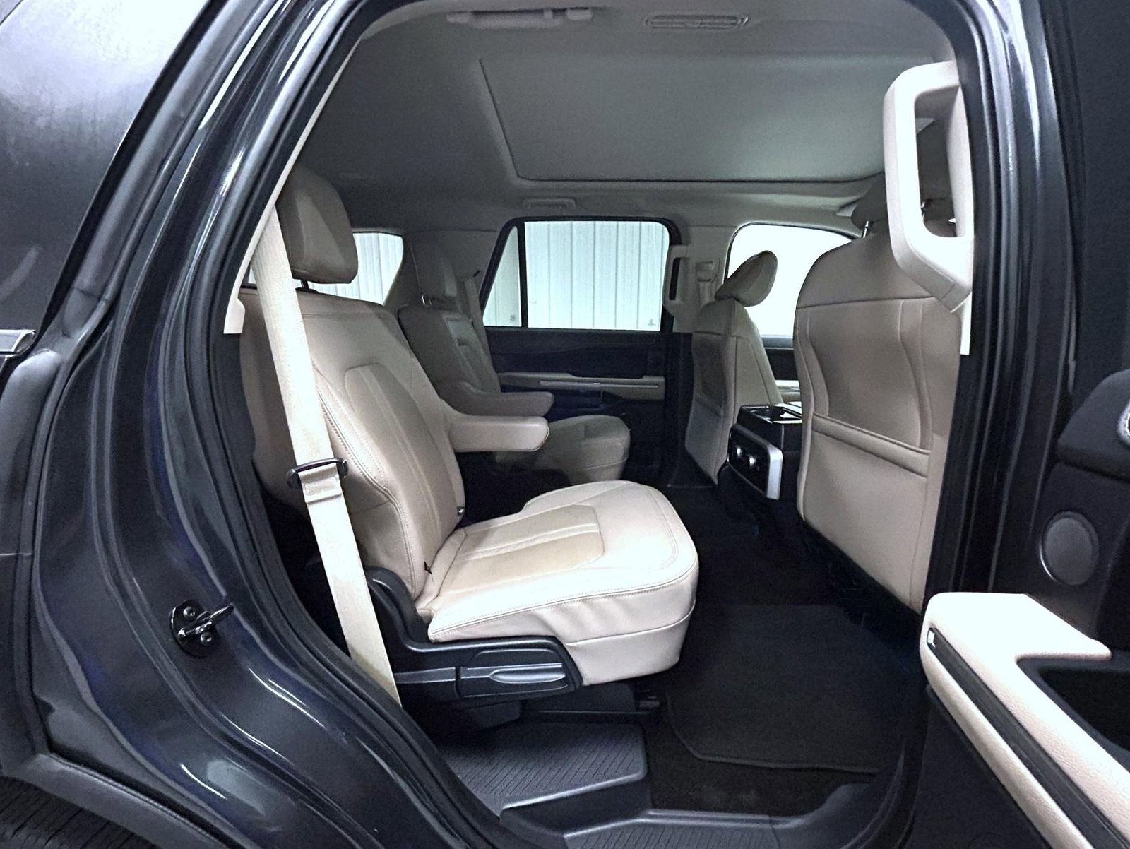 Used 2022 Ford Expedition Limited image 18