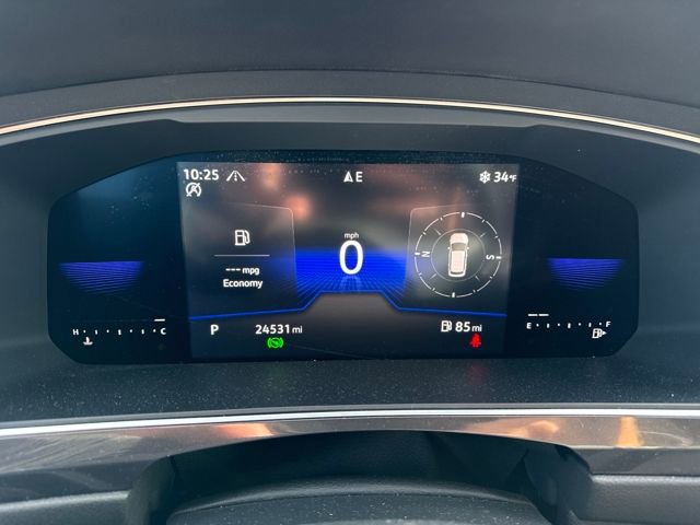 Used 2023 Volkswagen Tiguan SE w/ Panoramic Sunroof Package image 23