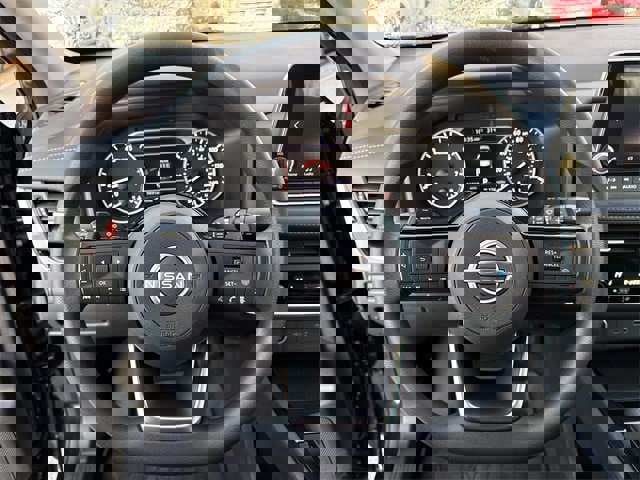 Used 2023 Nissan Rogue SV image 25