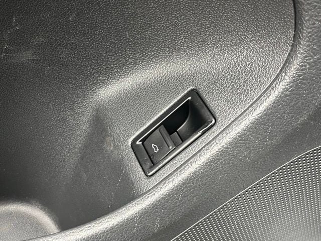 Used 2016 Volkswagen Jetta SE FWD image 32