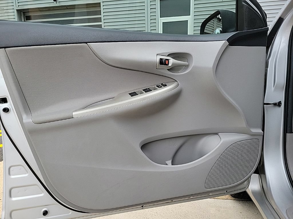 Used 2011 Toyota Corolla LE FWD image 24