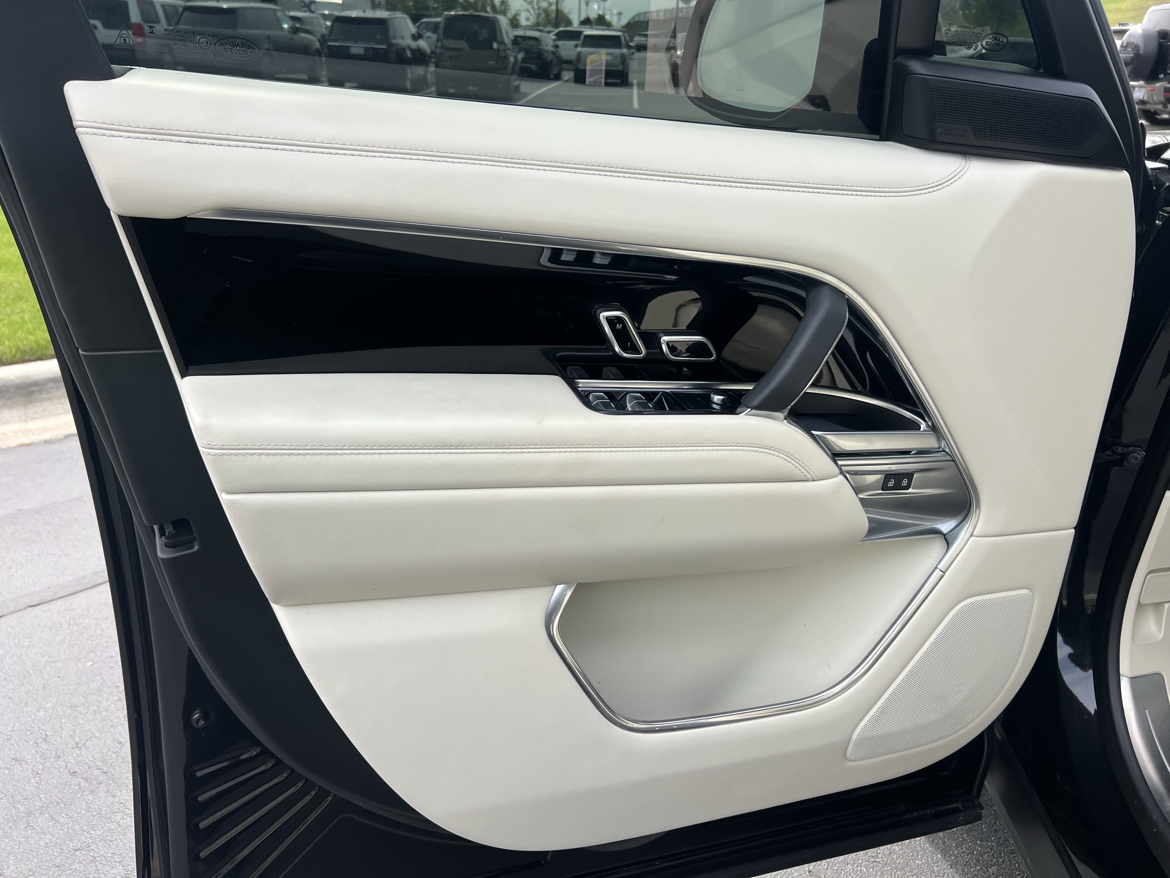 Certified 2024 Land Rover Range Rover Long Wheelbase SE image 14