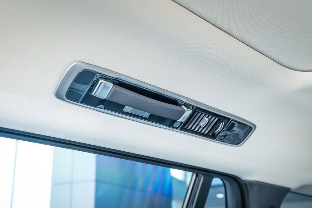 Used 2025 Land Rover Range Rover Long Wheelbase Autobiography image 33