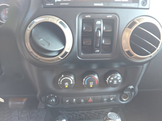 Used 2017 Jeep Wrangler Unlimited Sahara AWD/4WD image 14