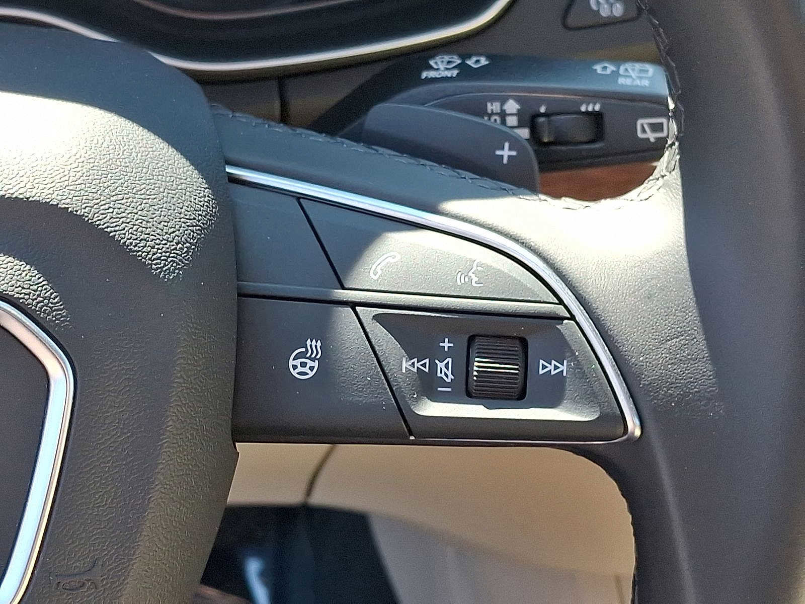 Used 2023 Audi Q5 2.0T Premium w/ Convenience Package image 18