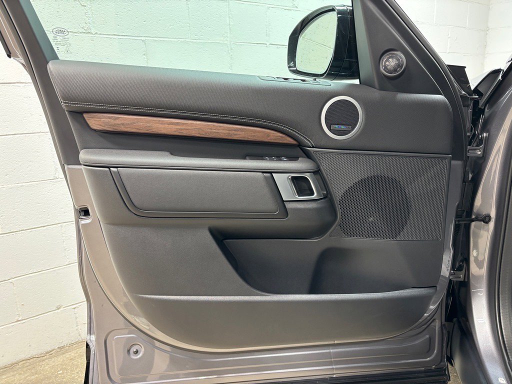 New 2025 Land Rover Discovery Dynamic SE AWD/4WD image 25