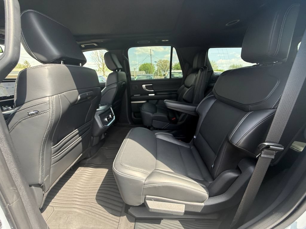 Used 2025 Ford Expedition Platinum w/ Stealth Performance Package AWD/4WD image 23