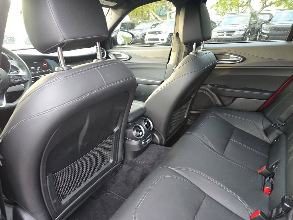 Used 2024 Alfa Romeo Giulia Sprint image 14