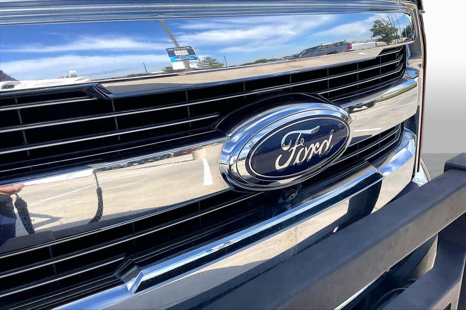 Used 2016 Ford F150 Lariat w/ Equipment Group 502A Luxury AWD/4WD image 30