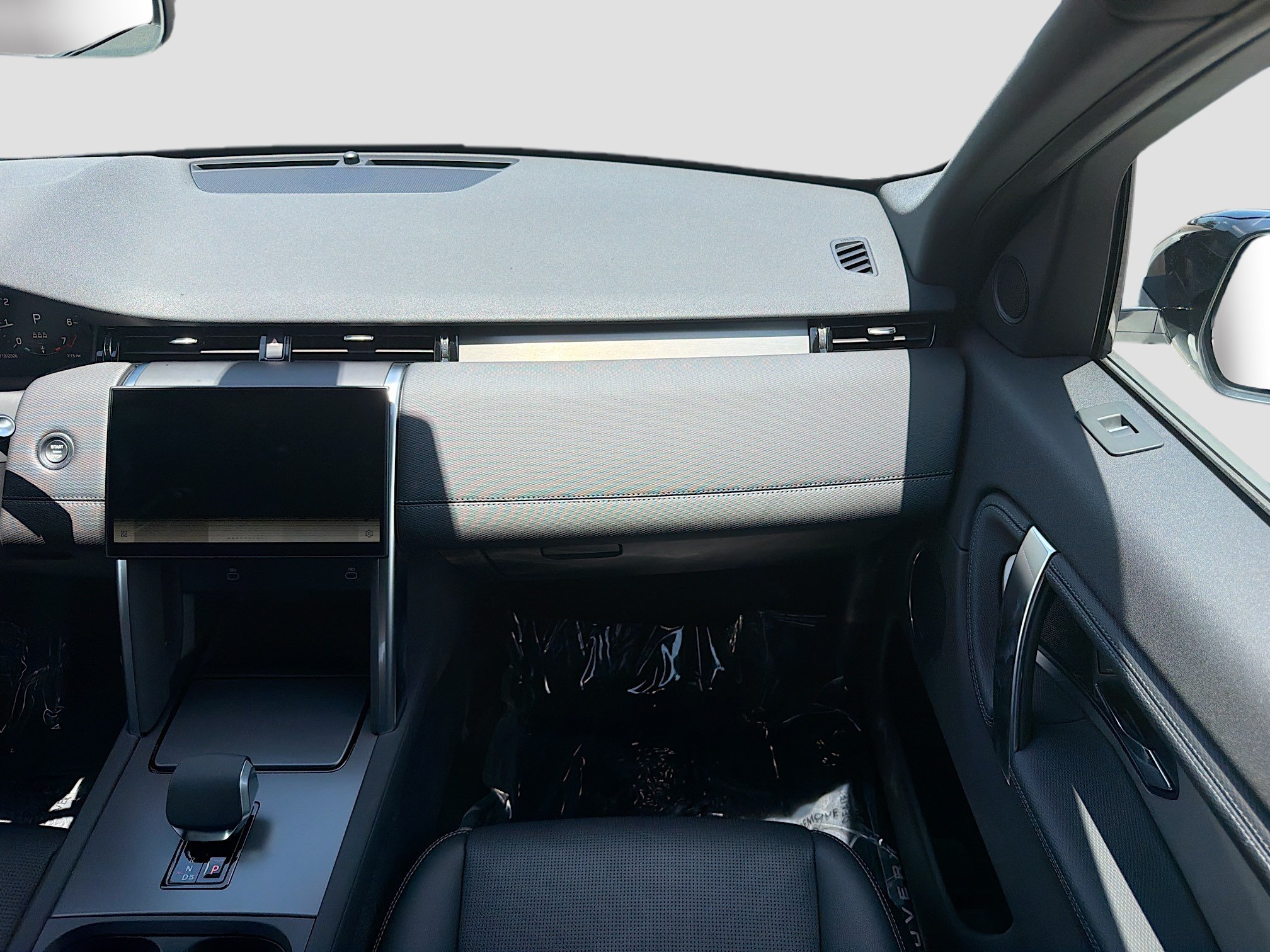 Used 2025 Land Rover Discovery Sport Dynamic SE AWD/4WD image 18