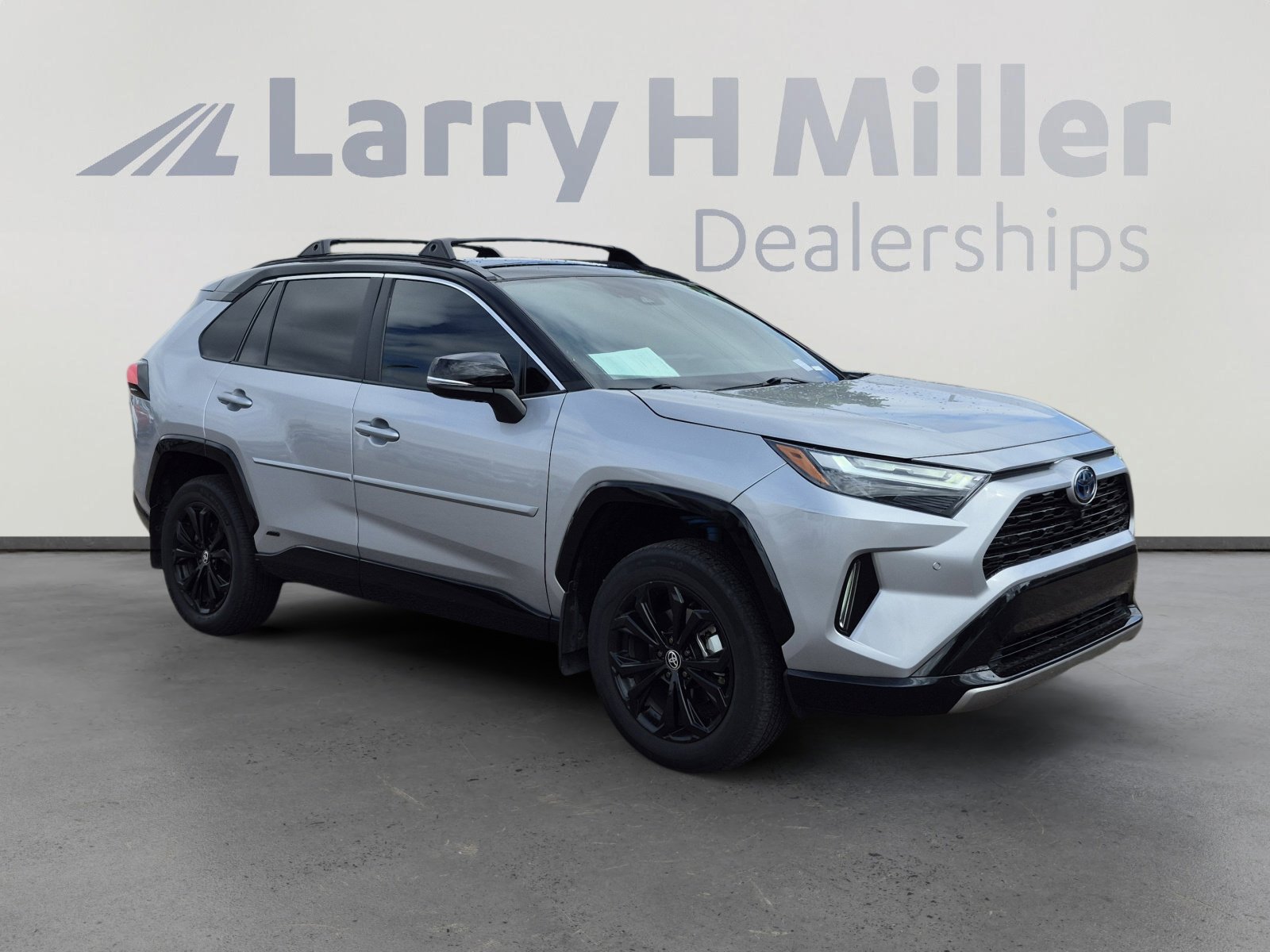 Used 2022 Toyota RAV4 XSE AWD/4WD image 7
