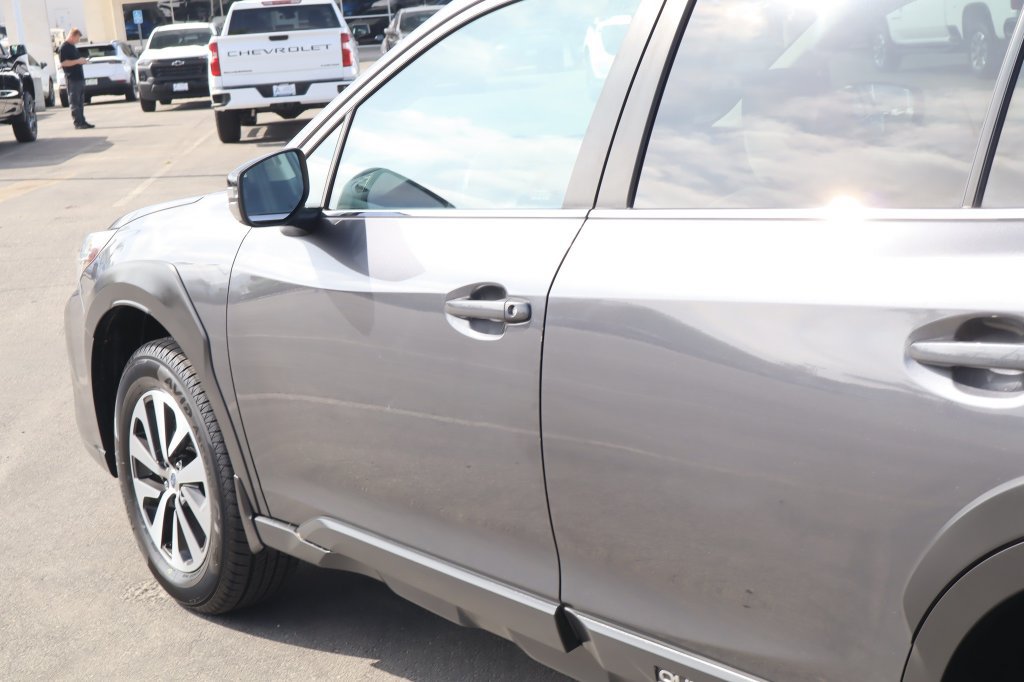 Used 2025 Subaru Outback Premium AWD/4WD image 17