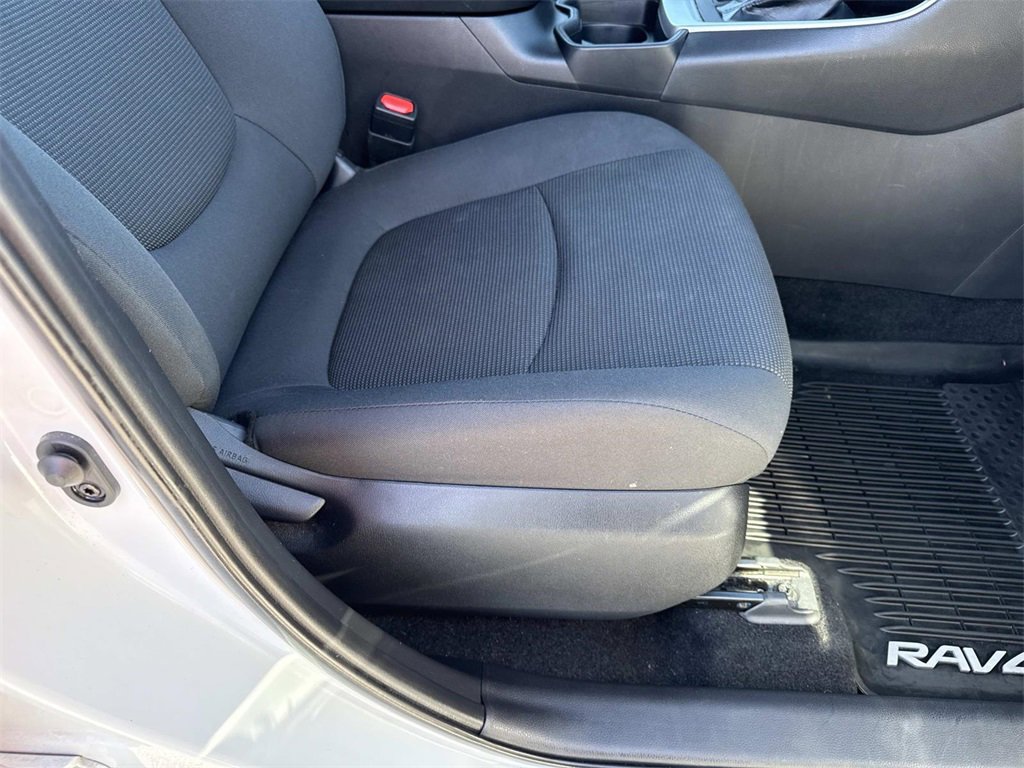 Used 2019 Toyota RAV4 LE image 28