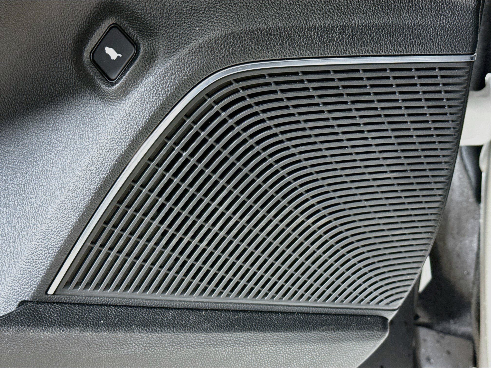 Used 2025 Acura MDX SH-AWD image 22