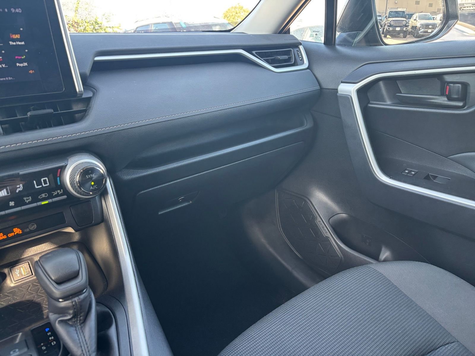 Used 2025 Toyota RAV4 LE image 34