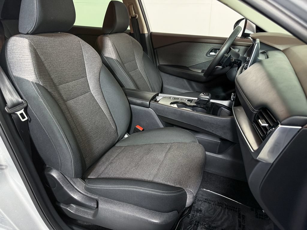 Certified 2023 Nissan Rogue SV FWD image 16