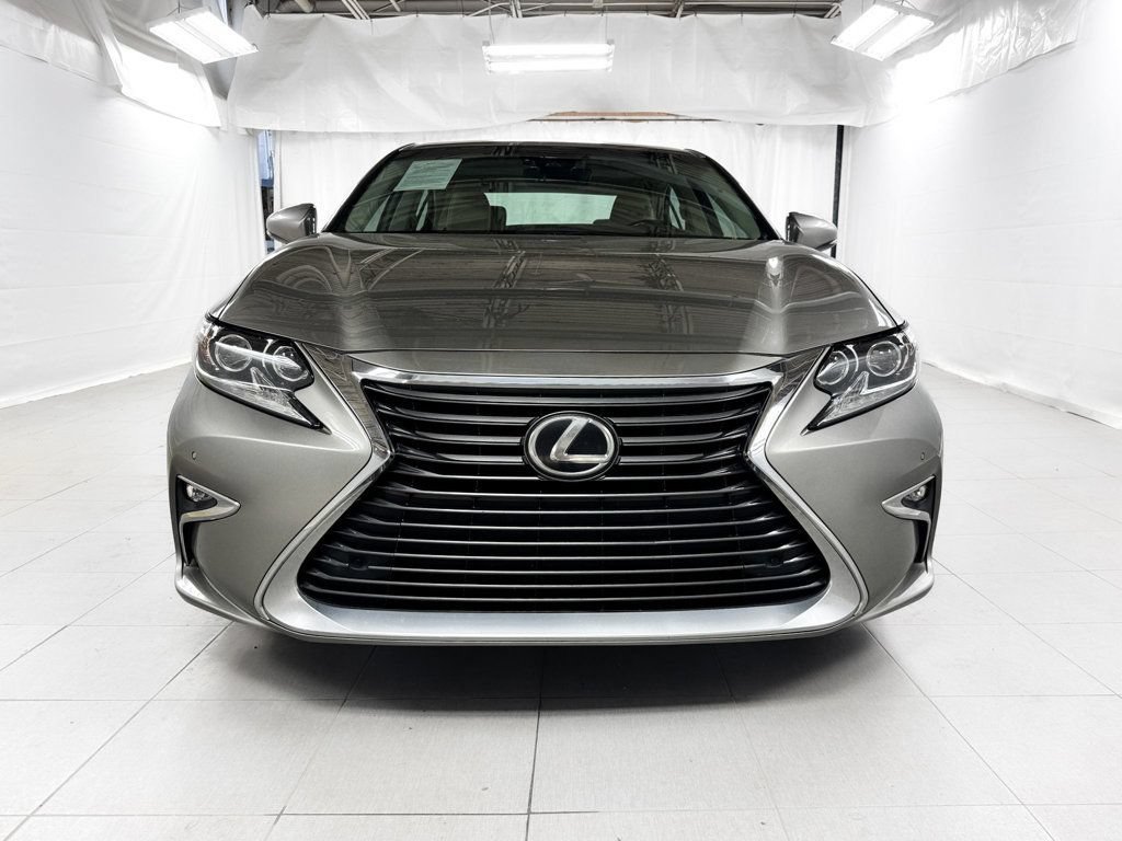Used 2017 Lexus ES 350 w/ Luxury Pkg & Navigation w/ Luxury Package FWD image 2