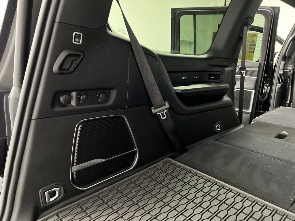 Used 2024 Jeep Wagoneer Series III AWD/4WD image 45