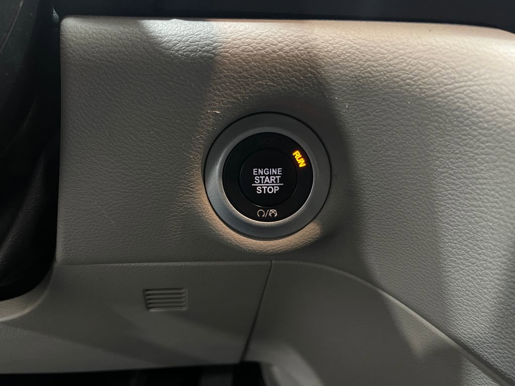 Used 2020 Chrysler Voyager Lxi image 19